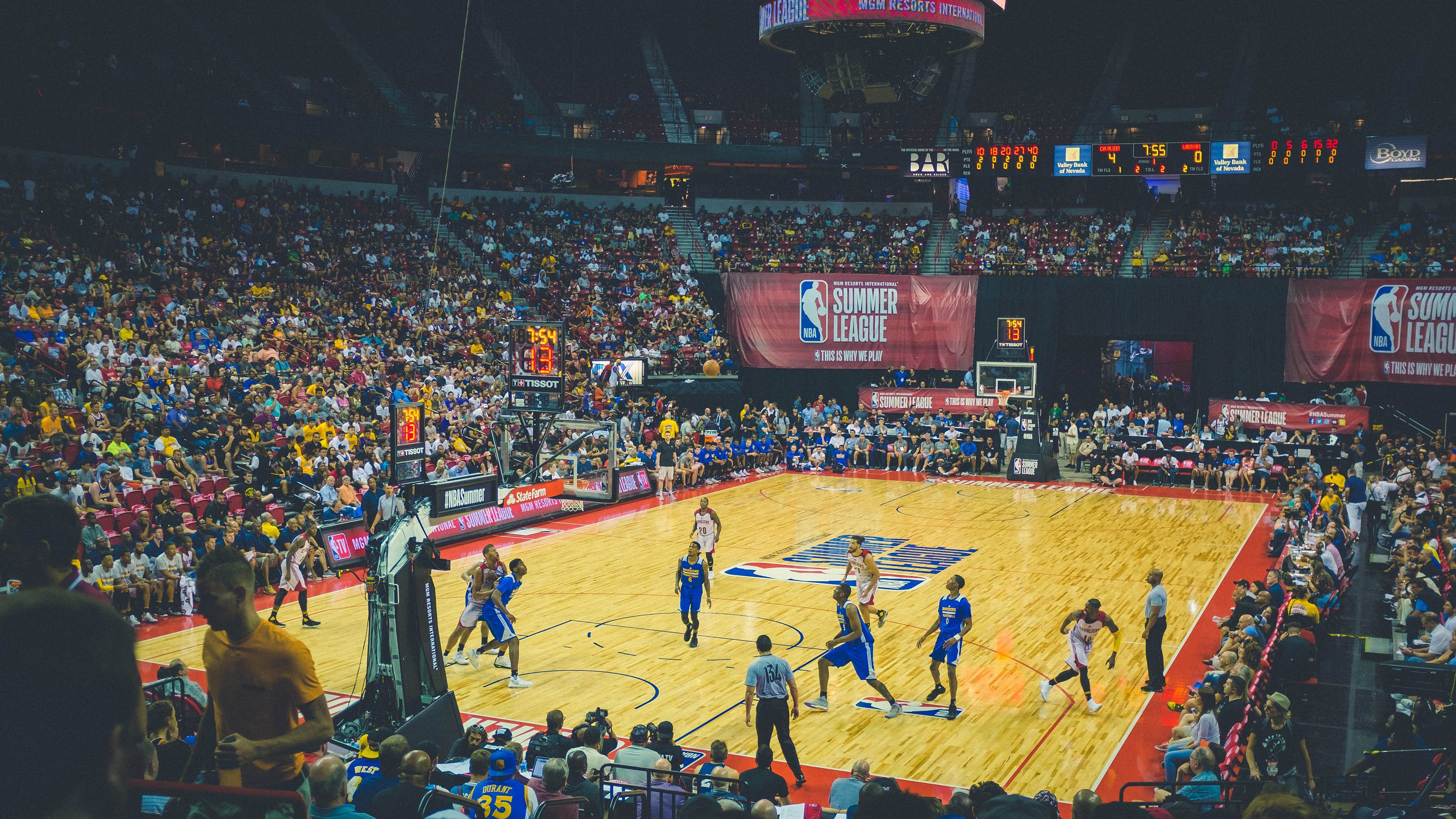 九游官网下载电脑版-全场马术大奖赛高潮迭起，马术比赛现场